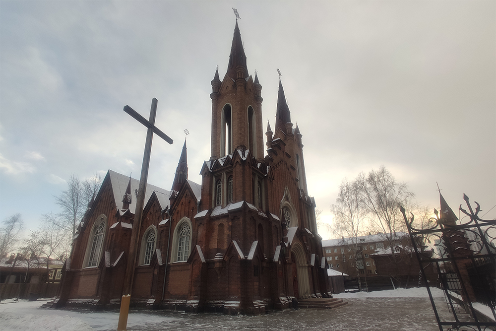 Органный зал стоит на месте, где когда⁠-⁠то заканчивался город. Сейчас здание входит в комплекс «Исторический квартал» с отреставрированными деревянными домами начала 20 века