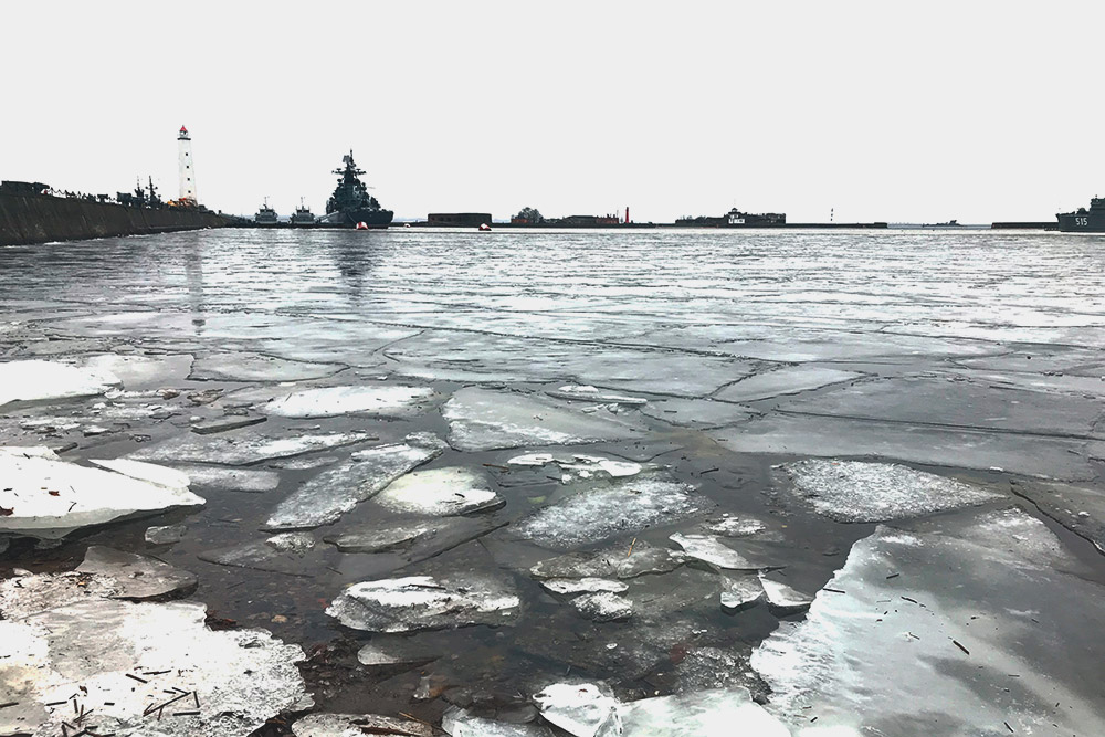 Не выходите на лед залива, особенно в начале зимы и весной