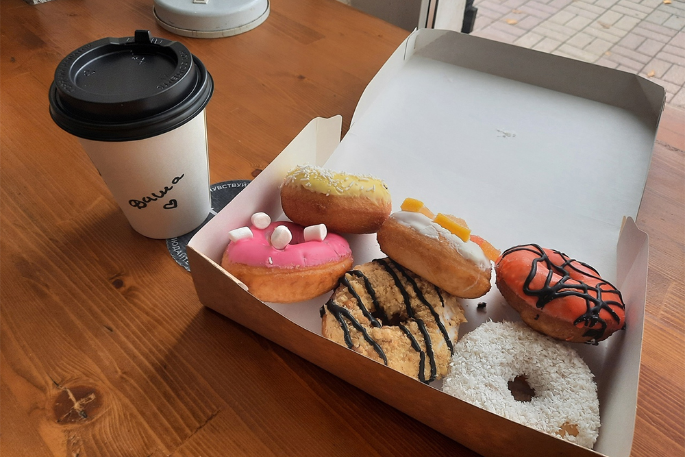 В Donut Brew Bar около 20 видов пончиков