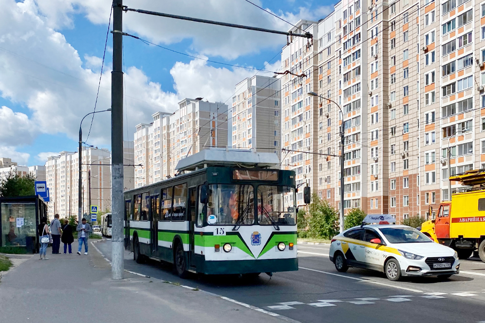 В конце 2015 года в Кузнечики начали заезжать троллейбусы — сначала просто в ходе движения через другой микрорайон, а потом напрямую. В конце концов, сделали отдельный маршрут