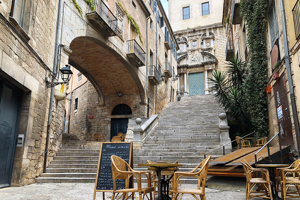 Терраса Café le Bistrot. По словам местных гидов, это самый романтичный ресторан Европы