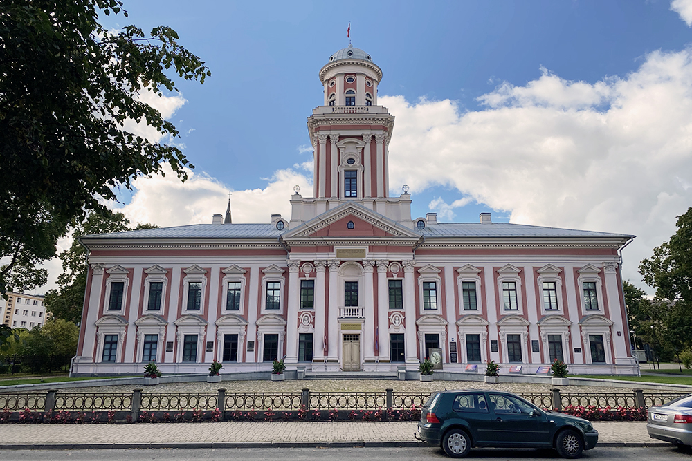 Академия Петрина. Сейчас здесь городской музей