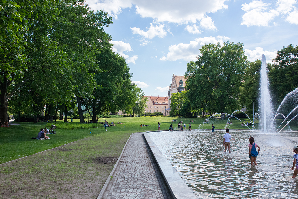 Парк перед театром