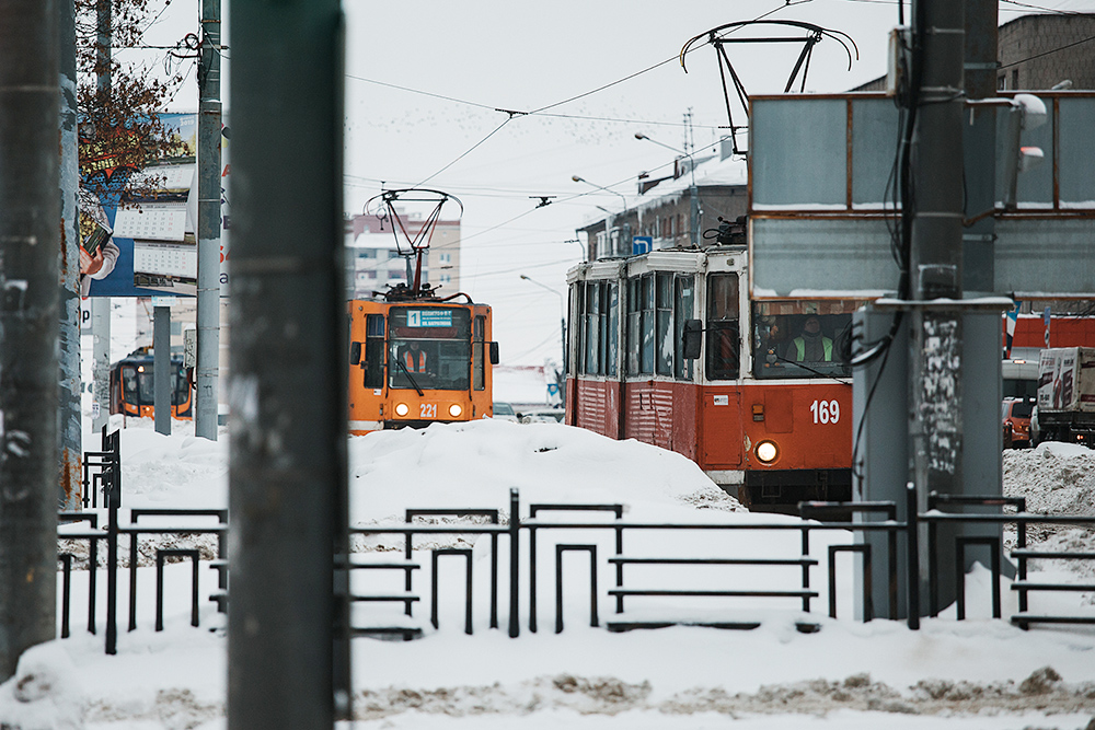 Зимой в городе могут неделями не убирать снег