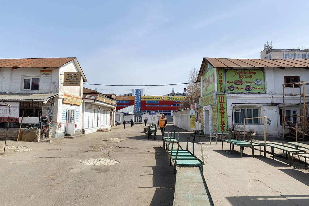 Центральный рынок. Снимала в понедельник, поэтому здесь пусто. В торговые дни на рынке не протолкнуться