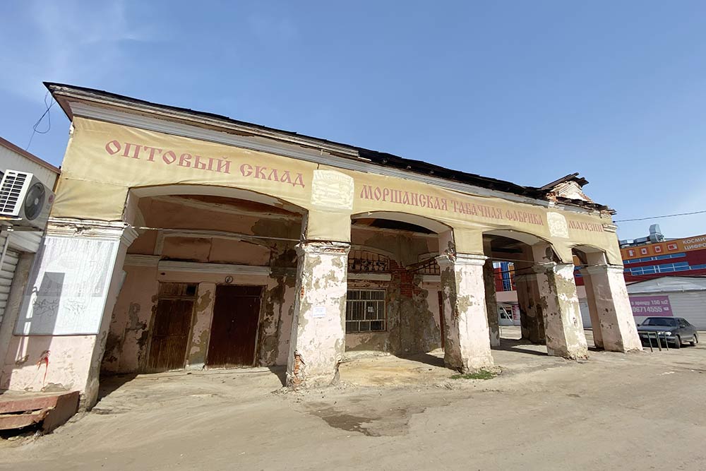 На Центральном рынке сохранилось вот такое старое здание