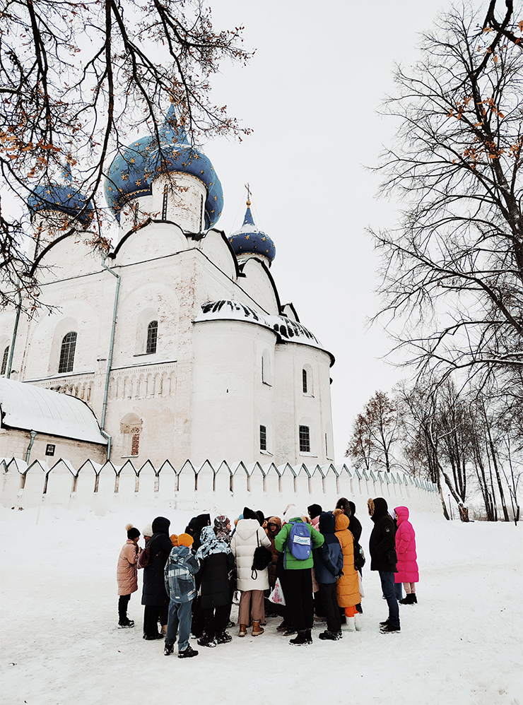 На улице дул сильный ветер и было морозно, но мы все равно насладились экскурсией