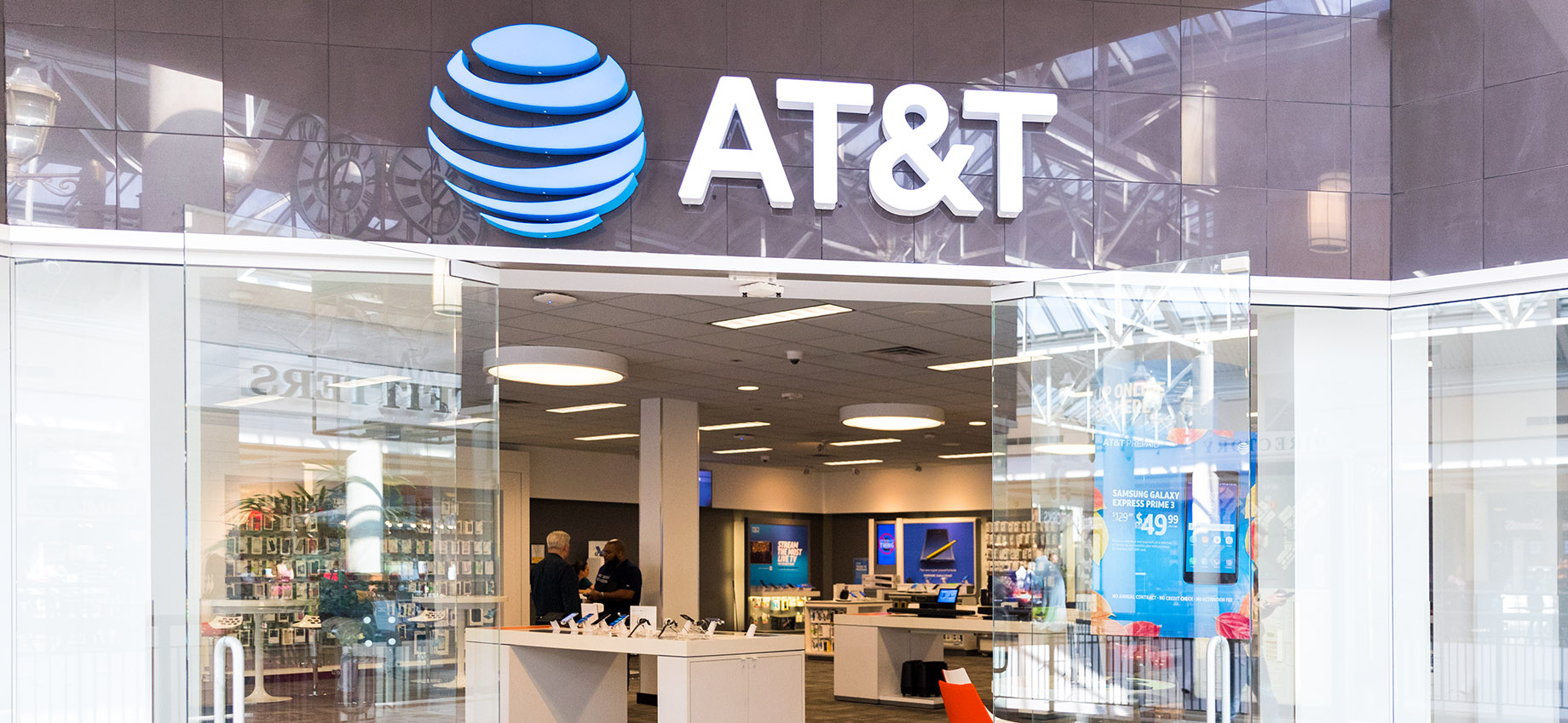 AT&T сократит дивиденды в два раза