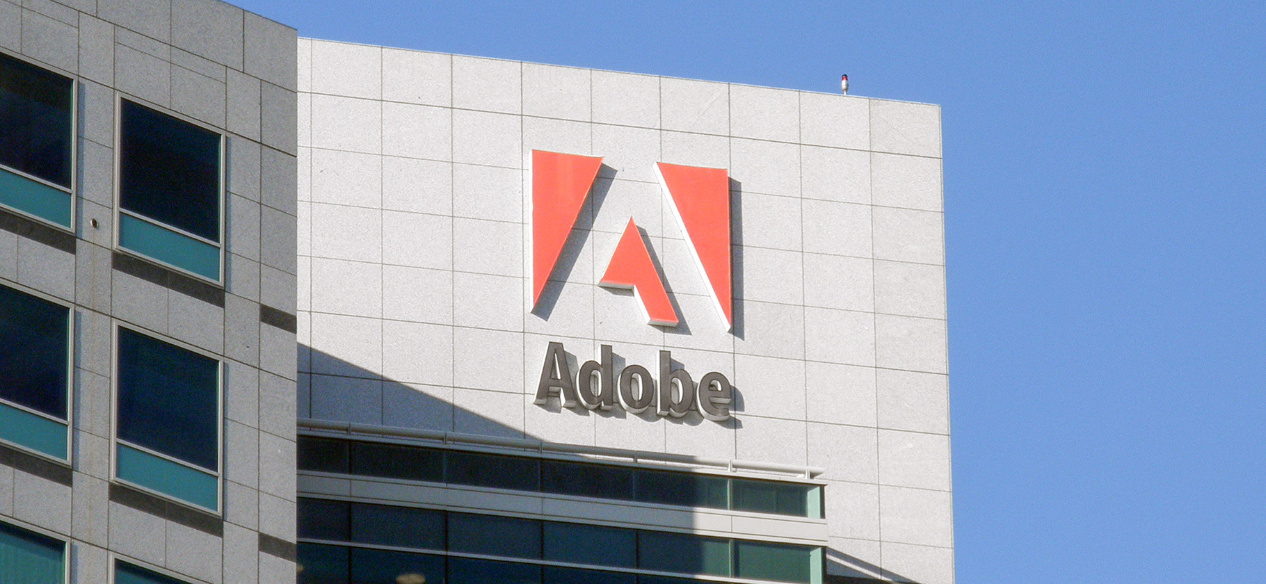 Adobe ожидает замедления роста выручки. Акции упали на 10%