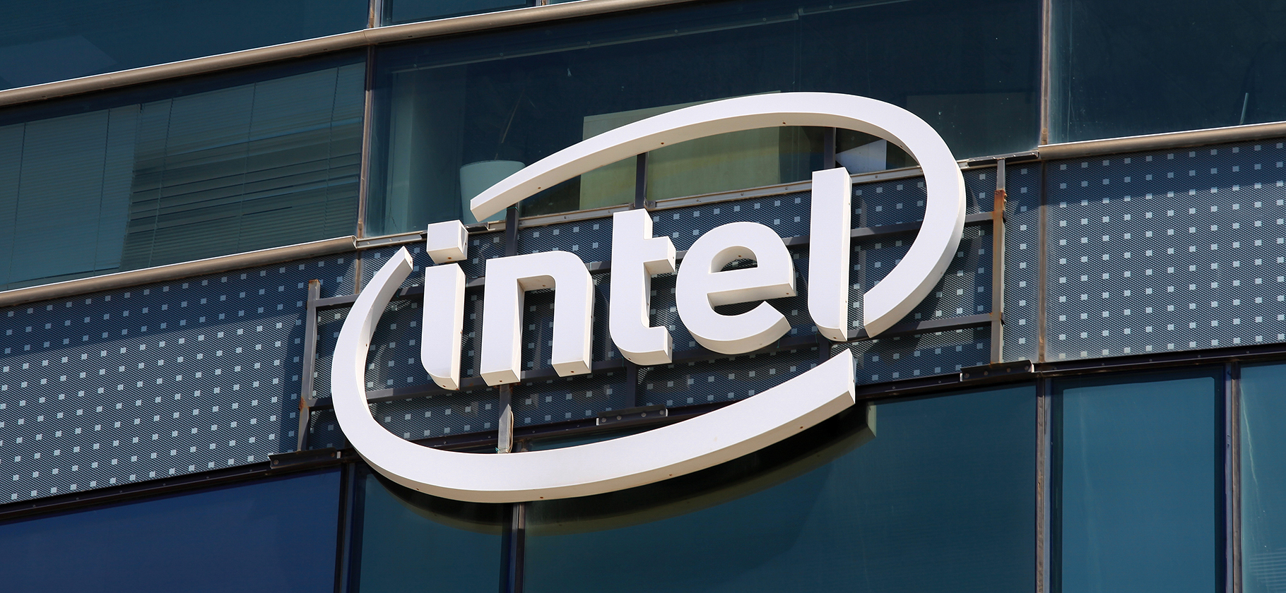 Акции Intel упали на 3%, несмотря на отчет лучше ожиданий аналитиков