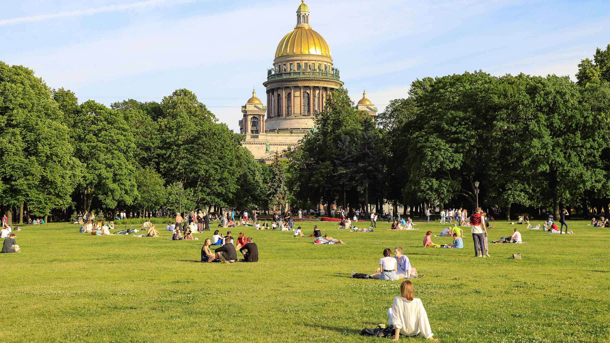 Как переехать на лето в Санкт-Петербург из Москвы