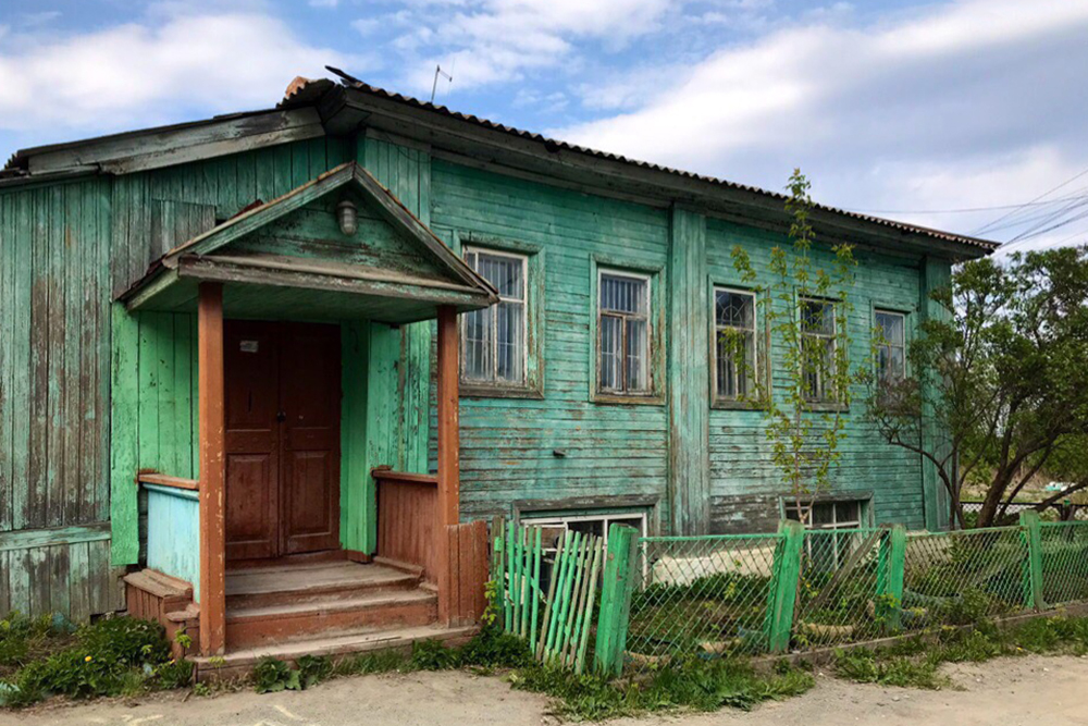 Сысерть, улица Коммуны, 7. Здание старого военкомата, из которого во время Второй мировой отправляли на фронт. Фото до