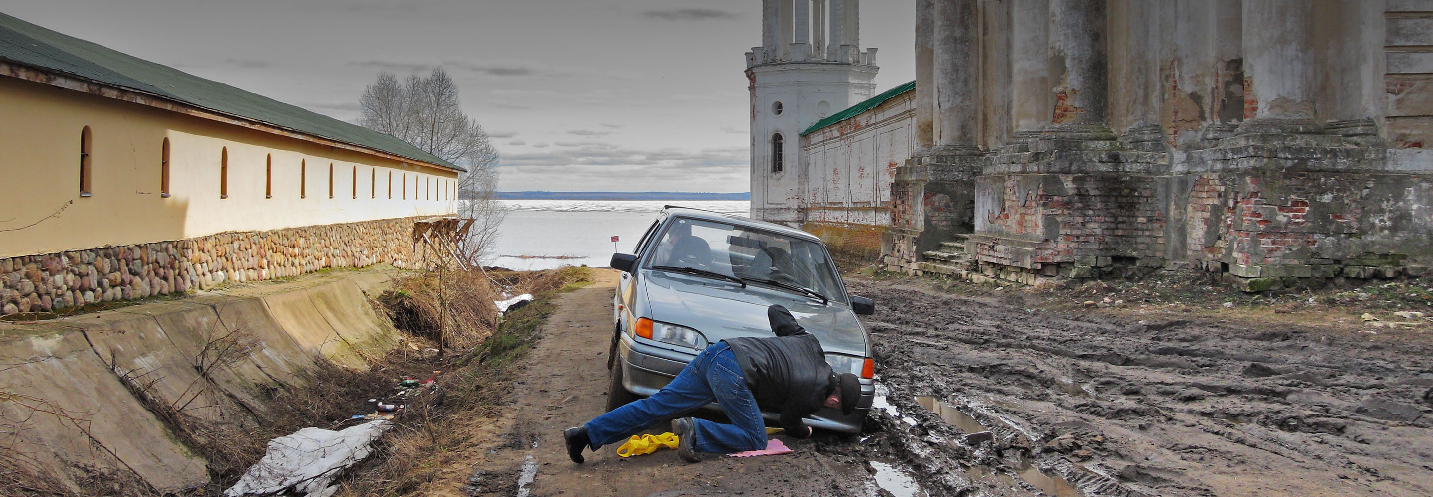 Куда жаловаться на мусор во дворе и ямы на дорогах: список сервисов для всех городов