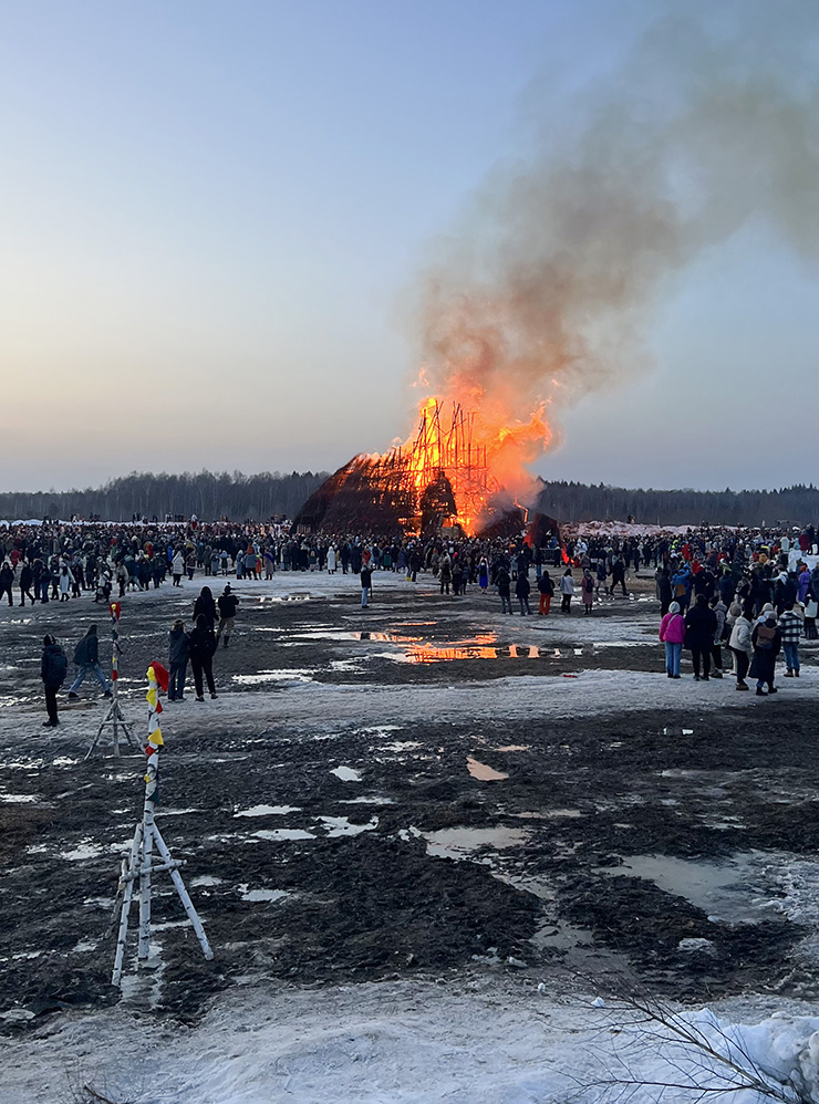 Вид с горки около масленичного городка