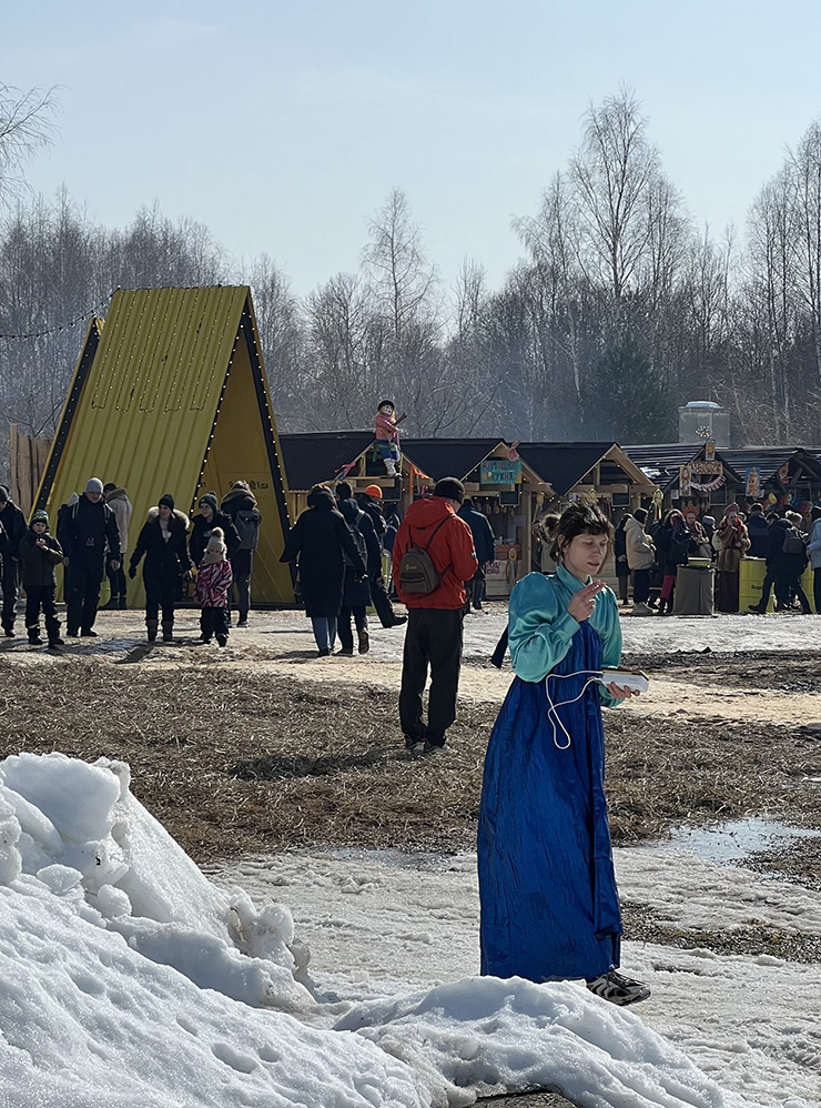 Ярмарочный городок с едой и сувенирами