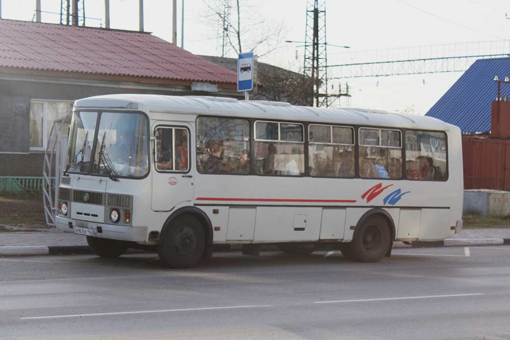 Проезд в автобусе стоит 20 рублей