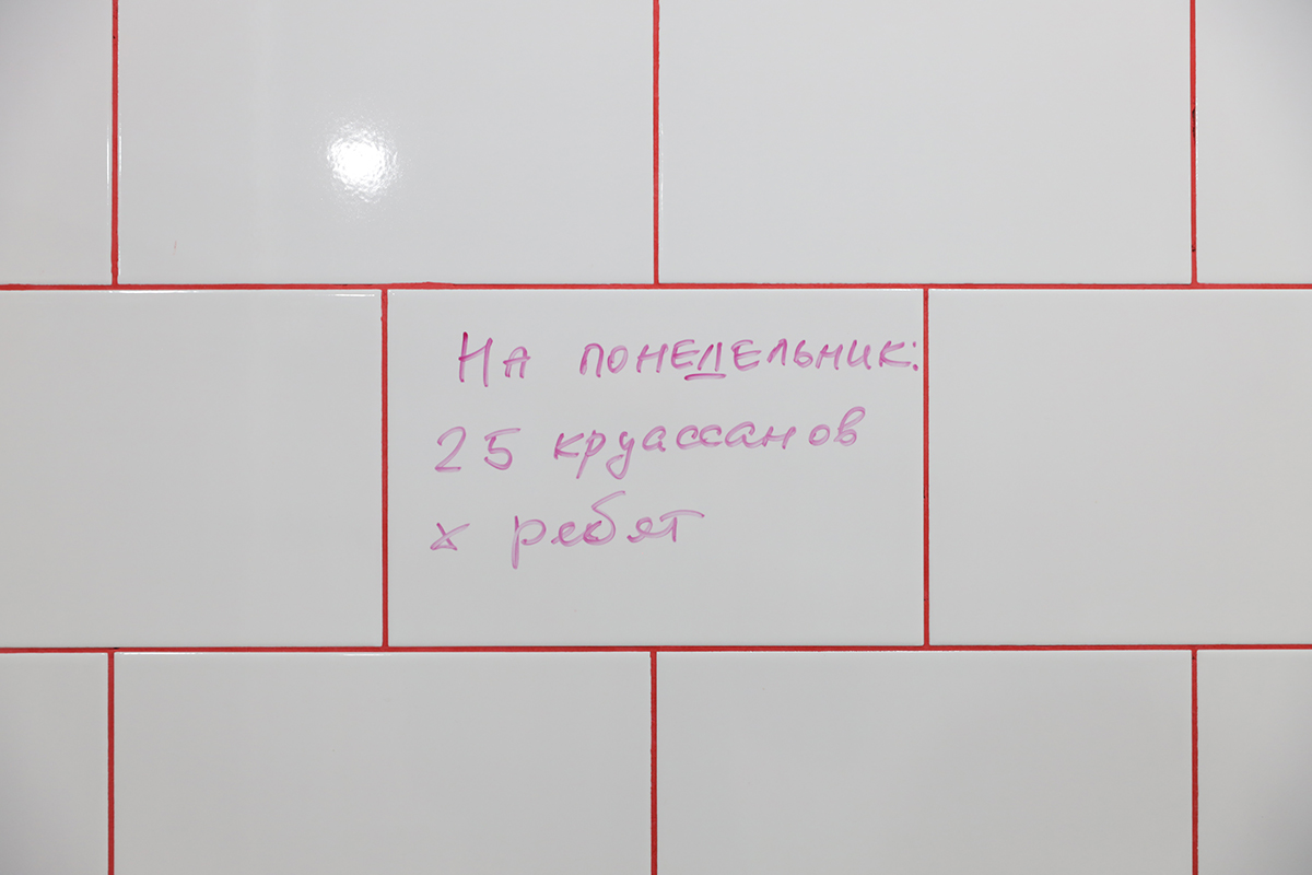 Так им не нужно прогнозировать спрос сразу на два дня вперед и думать, раскупят ли сегодня весь хлеб или что-то останется, и завтра он будет не нужен