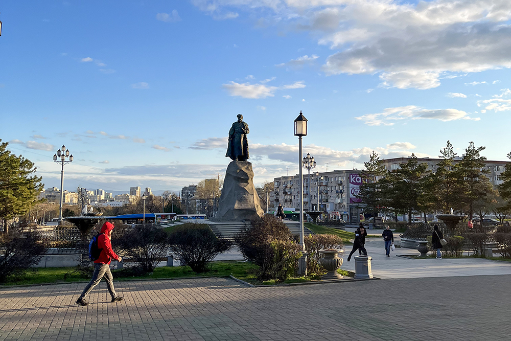 Выбежали в Хабаровск