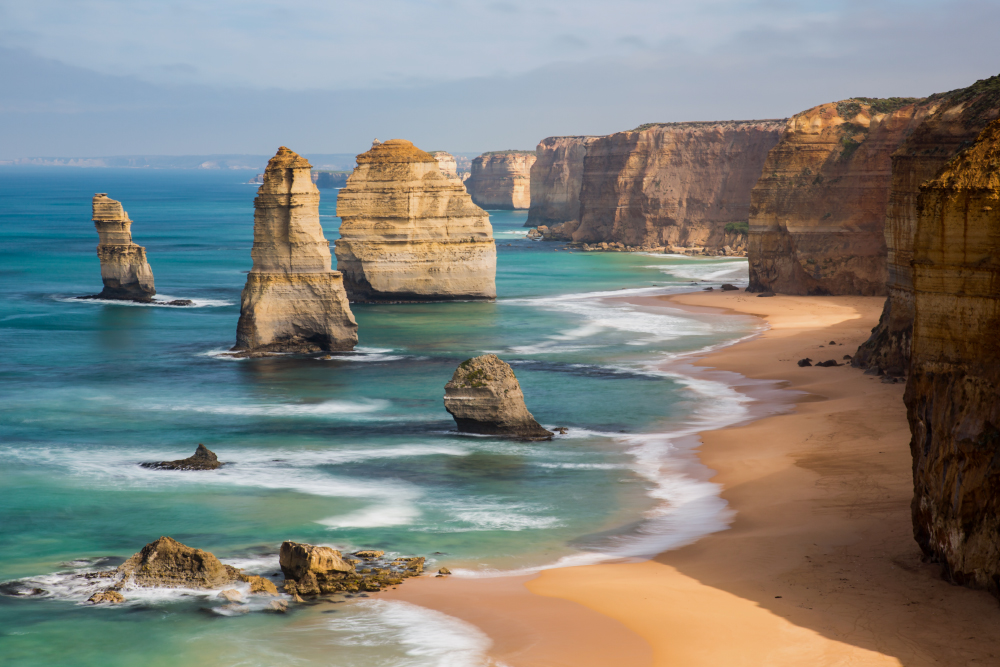 К Двенадцати Апостолам советуют приезжать на закате. Фото: Darryl Leach / Shutterstock