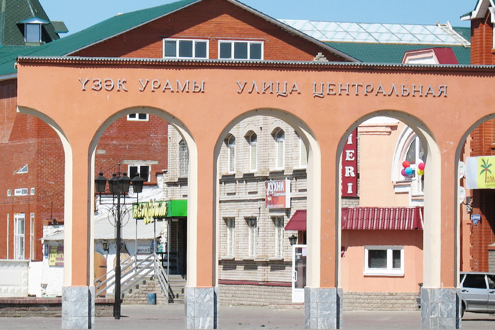 Начало Центральной улицы, одной из самых старых в городе. Здесь сохранилось всего несколько исторических домов, облик старого города утерян