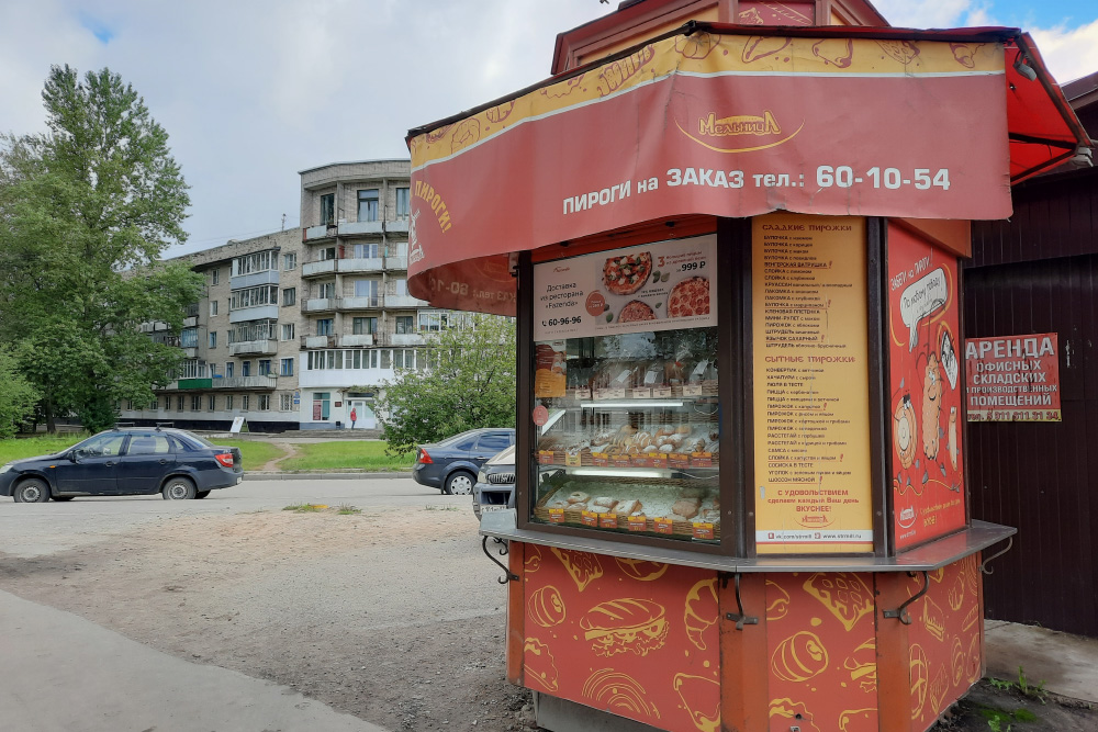 По всему городу у нас стоят киоски «Мельница с выпечкой и напитками». Это одна из немногих успешных локальных торговых сетей