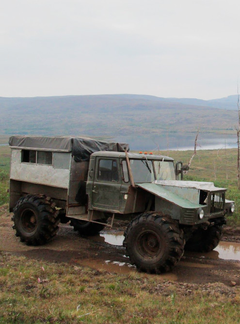 Самодельный вездеход на базе автомобиля ГАЗ-66. На таком отчим ездил на охоту и рыбалку