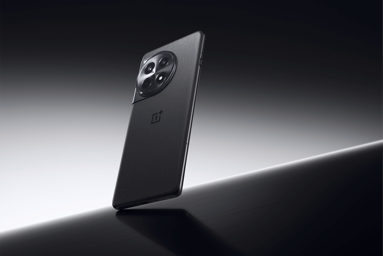 Скругленные края корпуса делают смартфон визуально тоньше. Источник: oneplus.com.ru