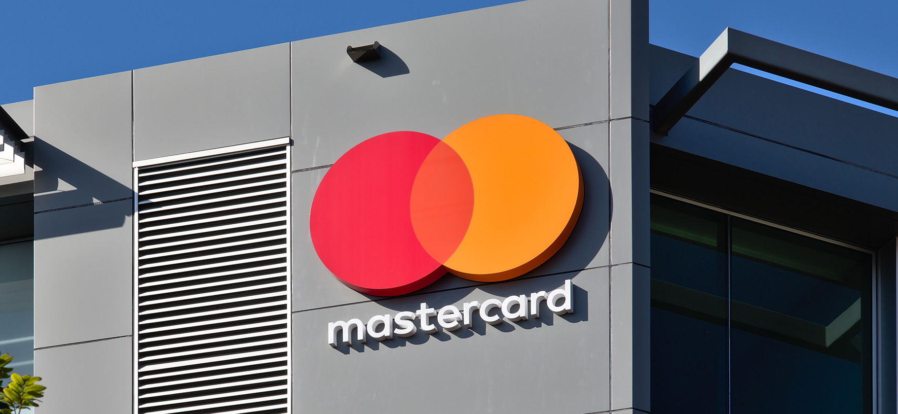 Пачка инвестновостей: траты Mastercard и военный интернет вещей