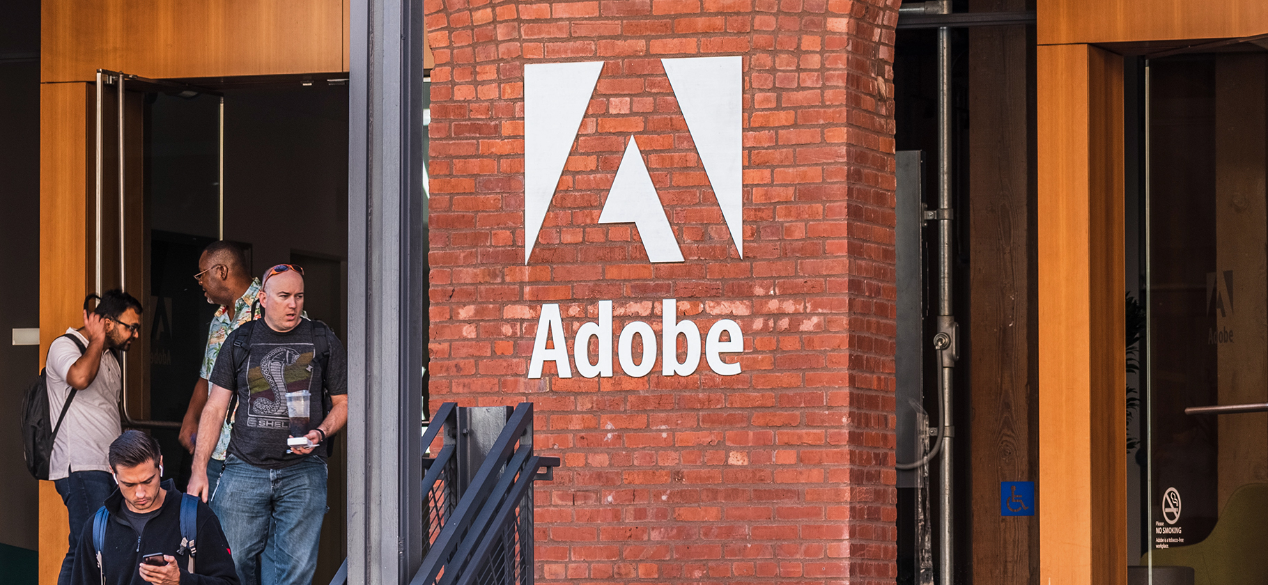 Adobe отчиталась о самом слабом росте квартальной выручки с 2015 года