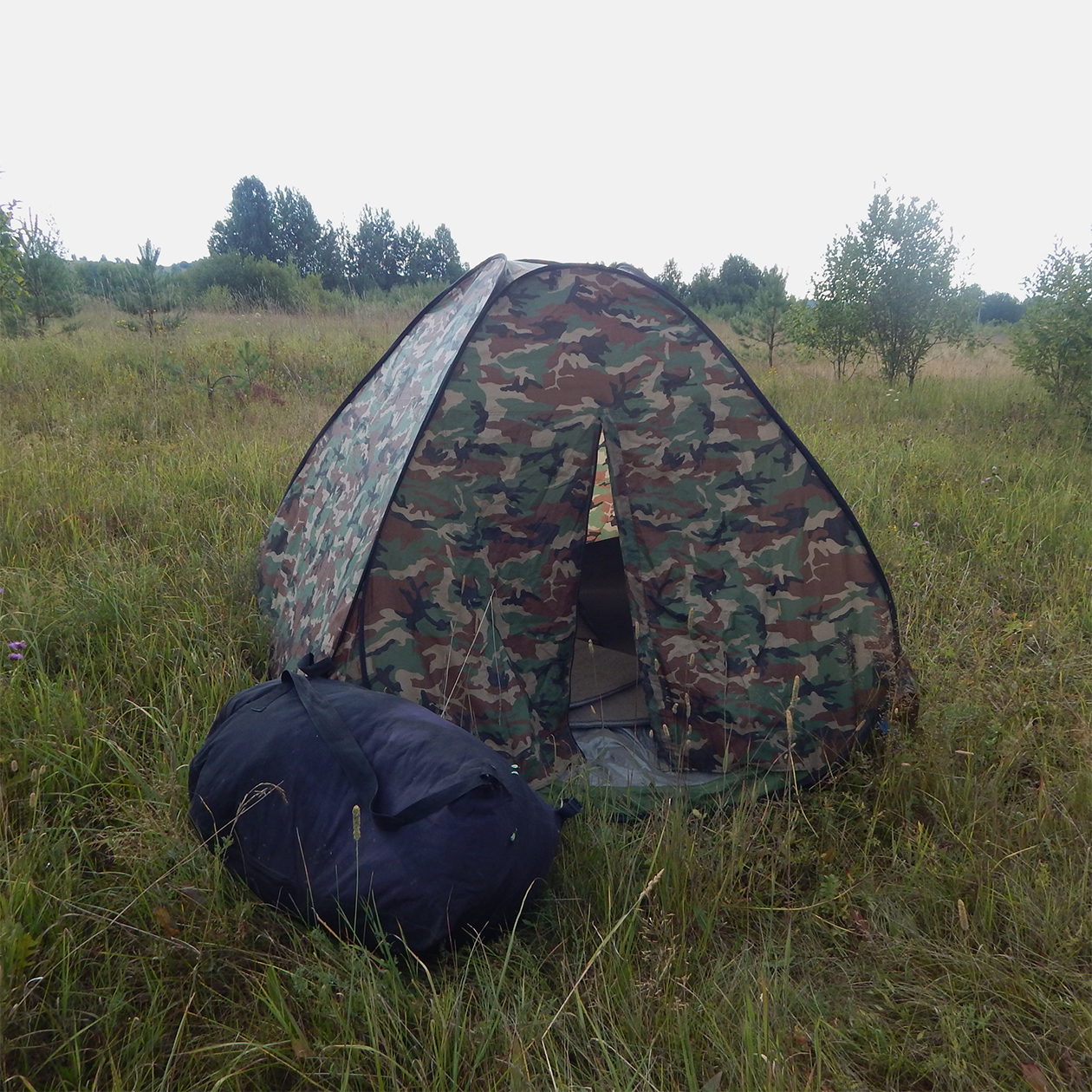 Неженкой Кристину точно не назовешь, она легко переносит спартанские условия