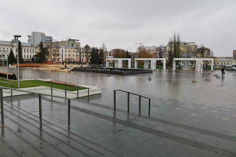 Фонтанная площадь — осенью смотрится не особо весело