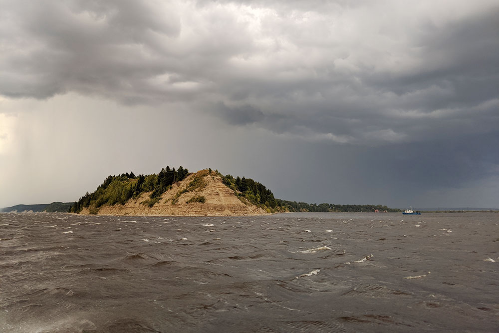 Вид с воды на Стрелку