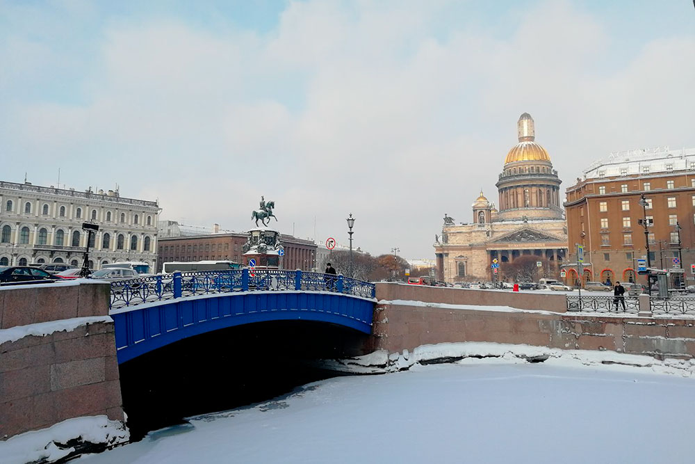 Исаакиевский собор виден с разных точек города. Иногда я загадываю желание, глядя на него