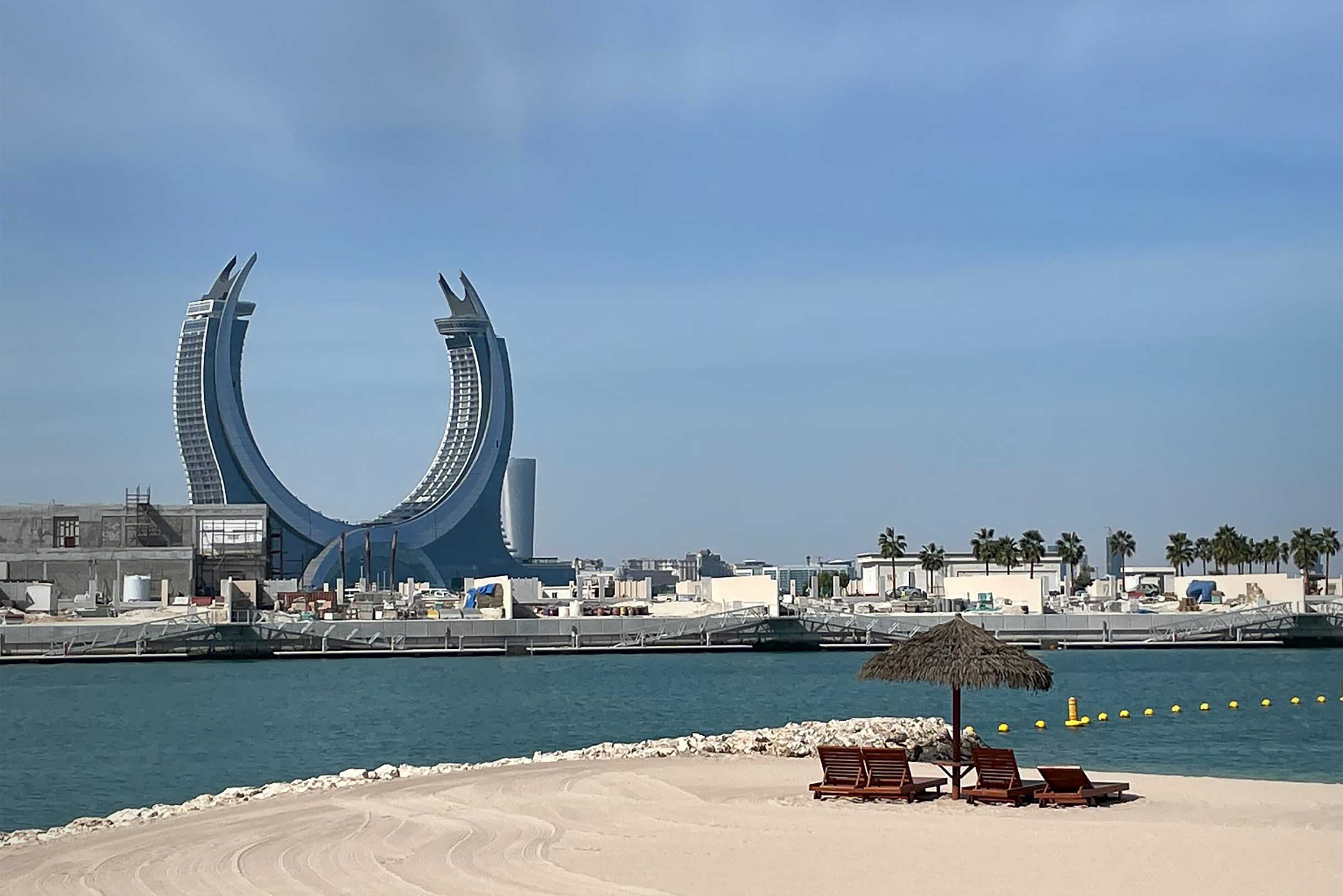 Здание Katara Towers в Лусаиле, построенное к ЧМ-2022 в Катаре. Сейчас Лусаил — второй крупнейший город страны