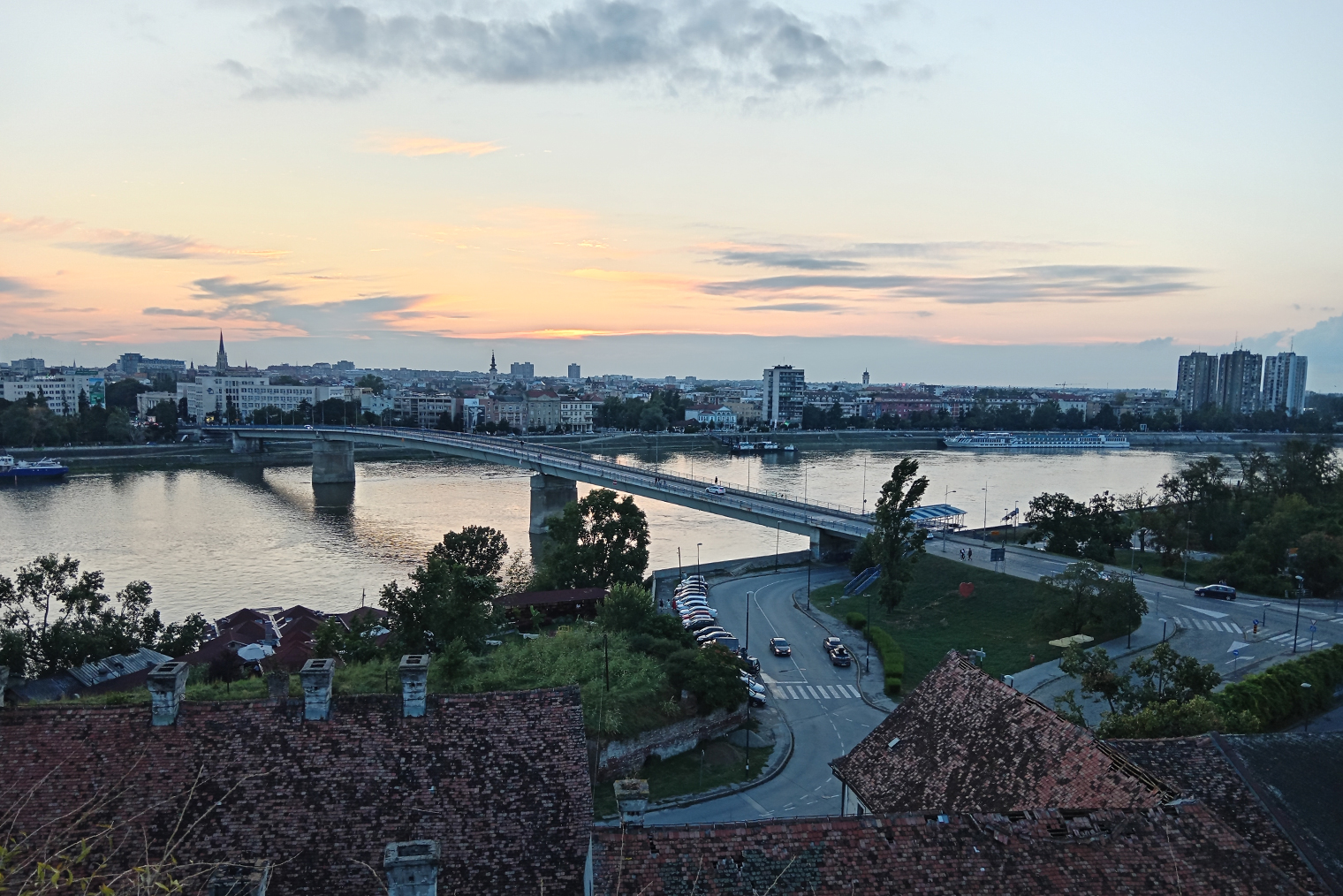 Вид на город с Петроварадинской крепости