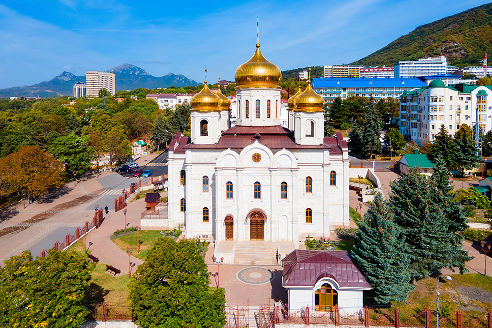 На южном фасаде храма установили часы⁠-⁠куранты. Фото: saiko3p / Shutterstock