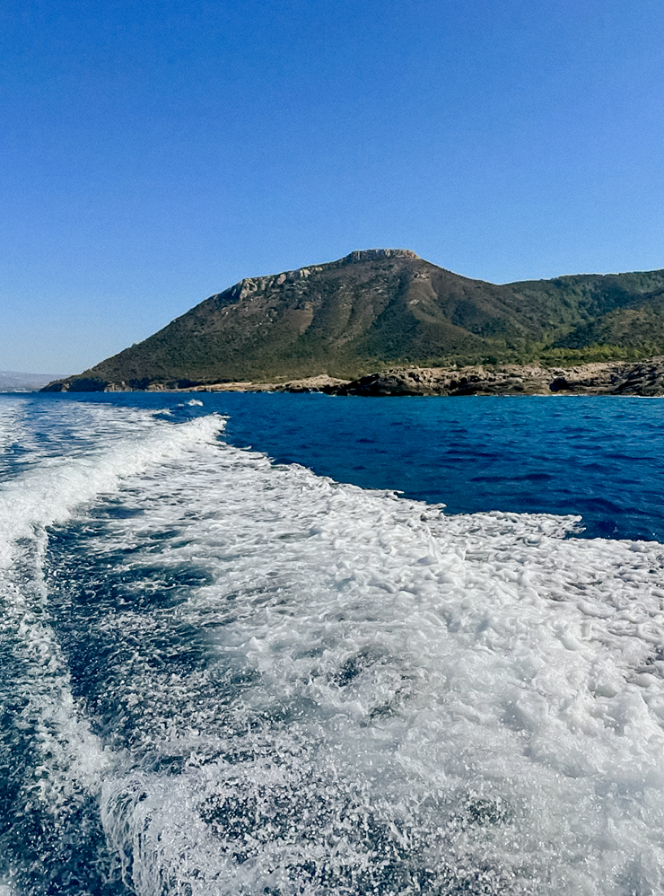 От жары можно укрыться в горах или на море