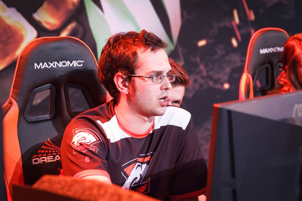 Сергей Брагин в составе Virtus.pro в 2015 году на DreamLeague Season 3. Источник: liquipedia.net