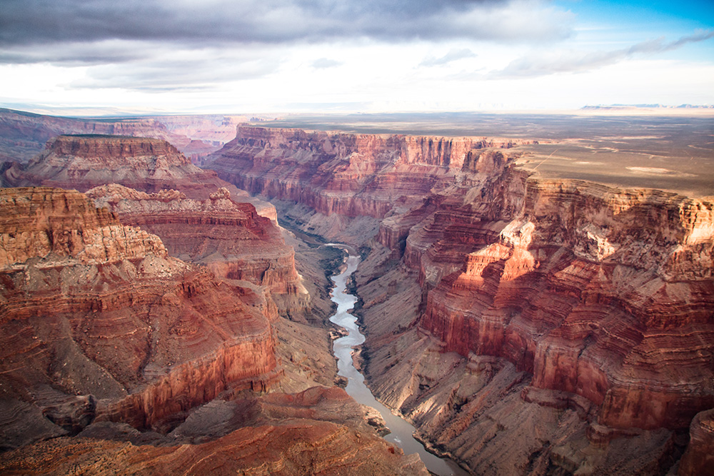 У обрыва Гранд-Каньона. Фото: Amanda Mohlerк / Shutterstock