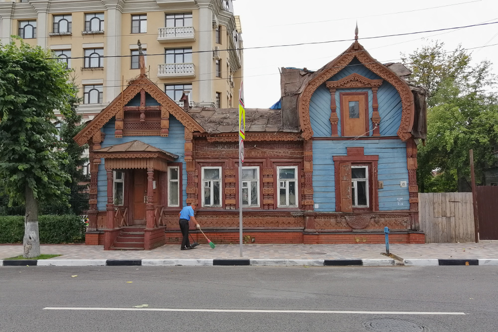 Городская усадьба на улице Щедрина. Первый ее владелец — генерал Соболев. После него здесь жил изобретатель радио Попов