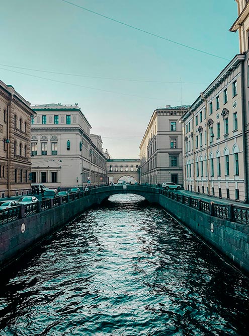 Если решитесь на водную экскурсию, лучше взять с собой теплую одежду, на воде очень холодно