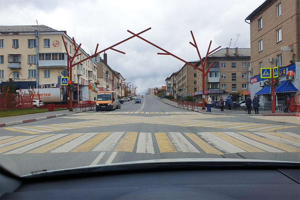 Таким городским артом меня встречает Сатка