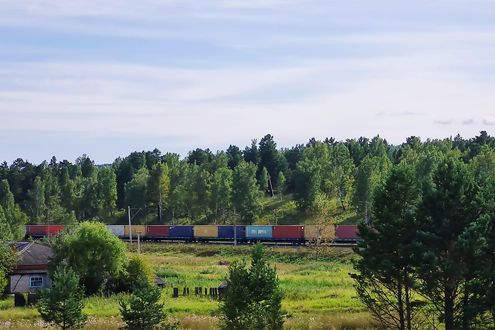 Периодически встречаю Транссиб — нам еще много километров по пути