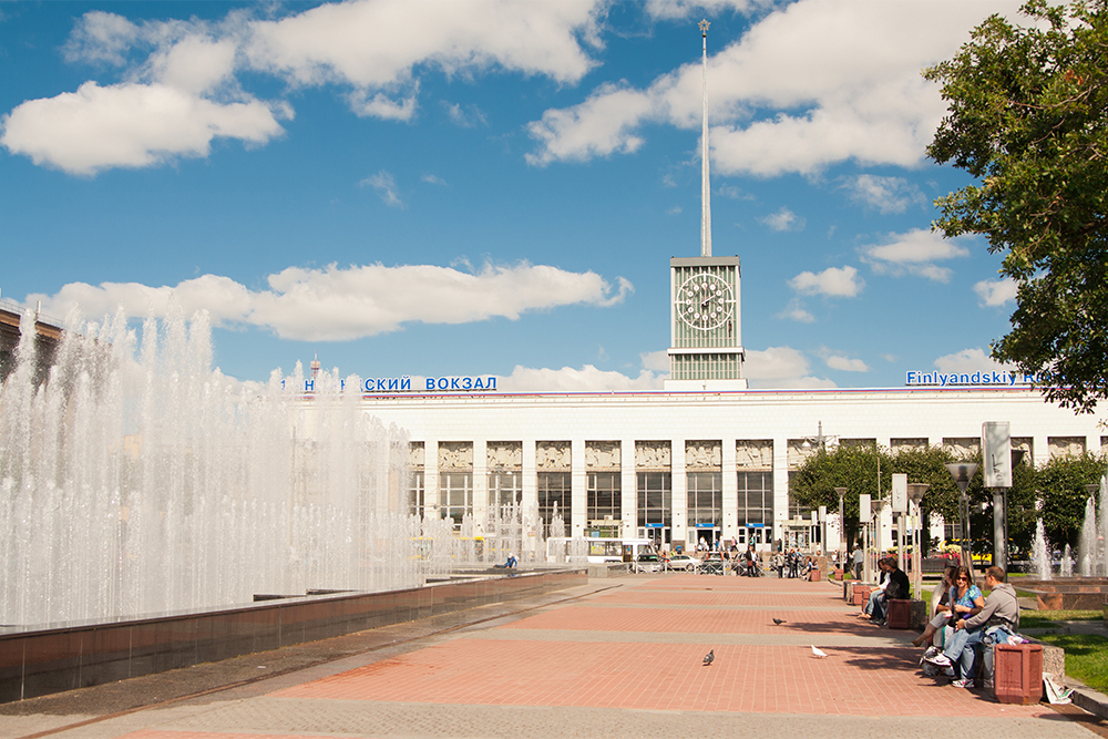 Площадь перед метро «Площадь Ленина» и Финляндским вокзалом. Источник: Shirmanov Aleksey / Shutterstock