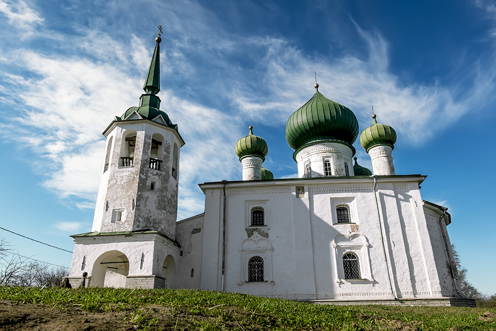 Каменный храм построили на месте древней деревянной церкви. Фото: Anton Kudelin / Shutterstock