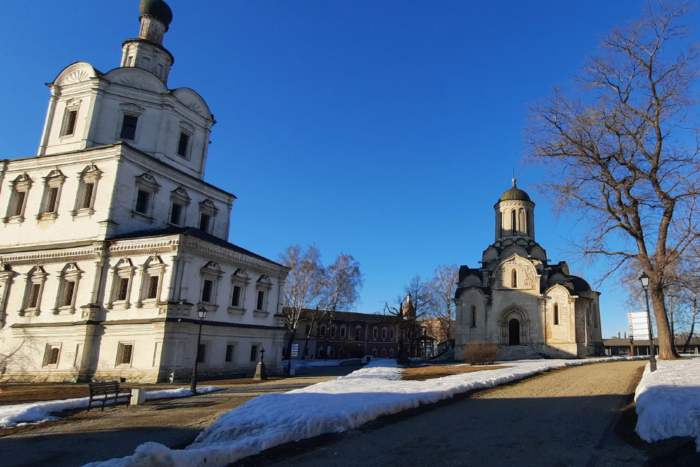 Церкви на территории монастыря