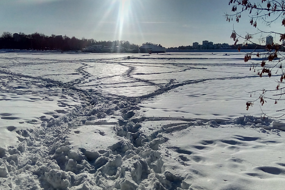 Водохранилище в начале марта