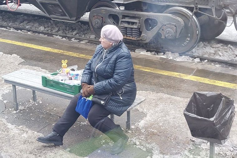 Мне важно даже просто поблагодарить человека за то, что он трудится. Я говорю, что это красиво, хвалю работу