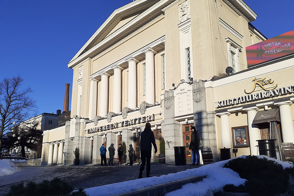 Парадный вход в драмтеатр Тампере