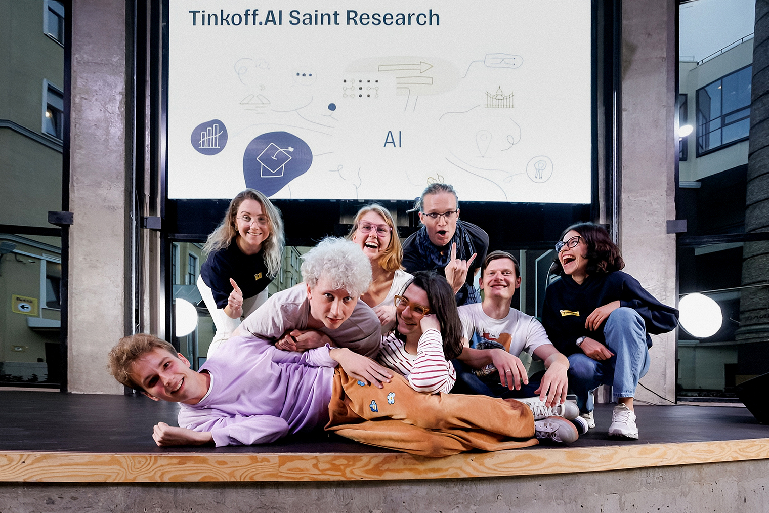 Команда T-Bank Research на митапе T-Bank.AI Saint Research в Санкт-Петербурге, посвященном AI⁠-⁠исследованиям в Т⁠-⁠Банке